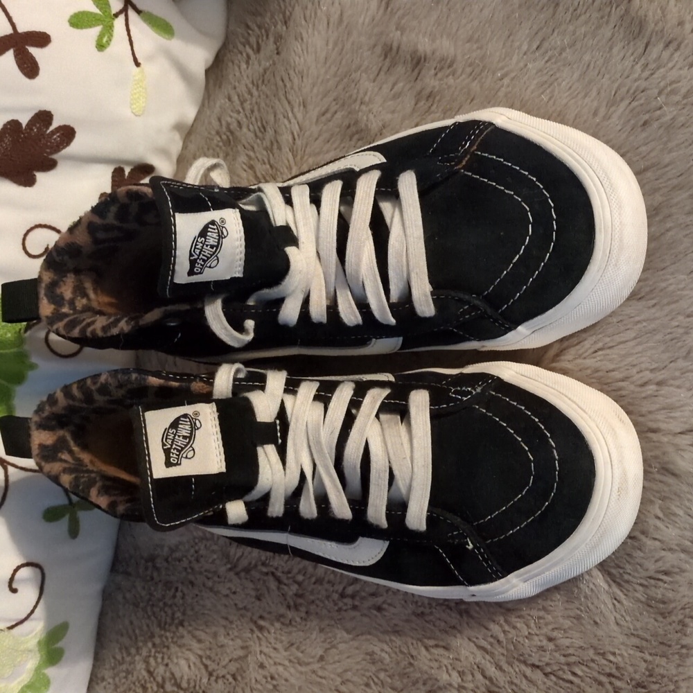 Vans MTE off the wall black with prints inside